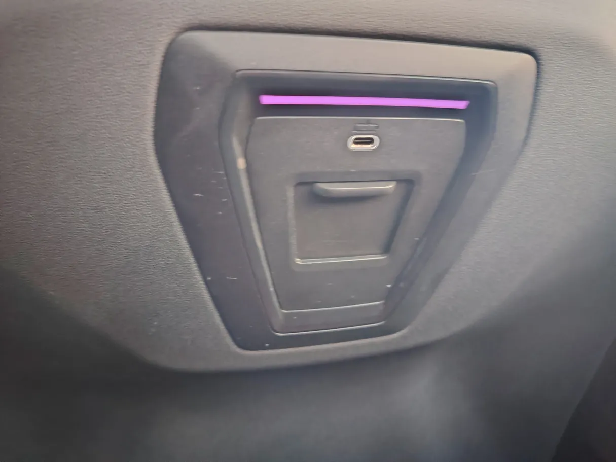 Car image 36