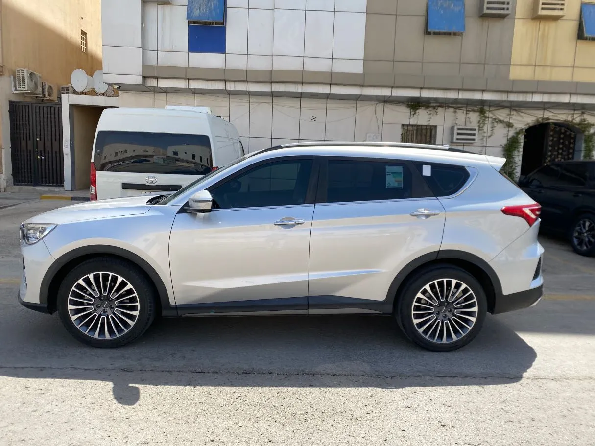 Car image 8