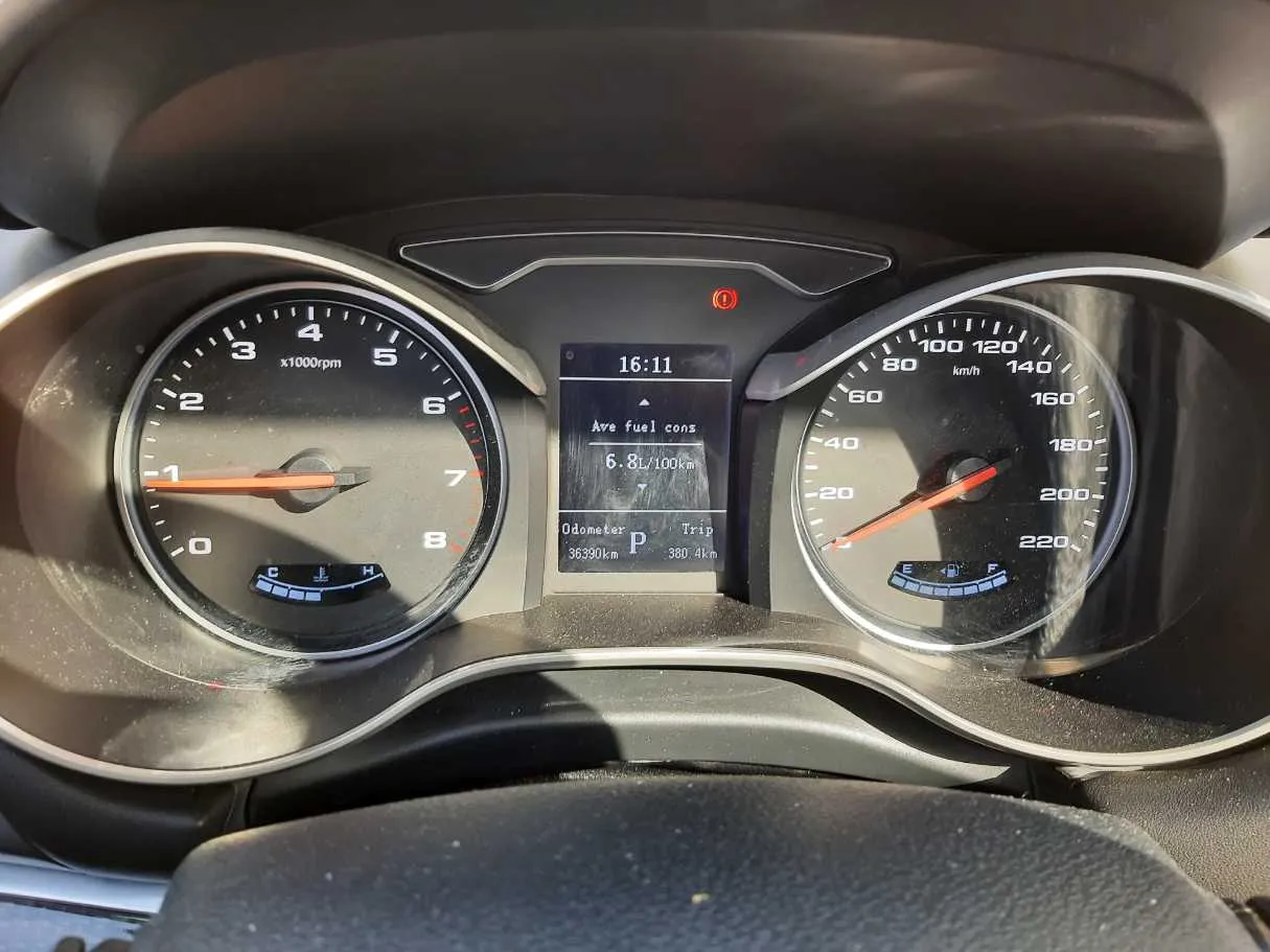 Car image 18