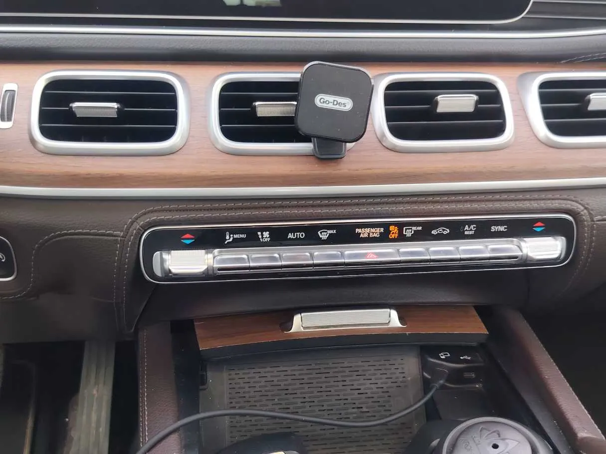 Car image 28