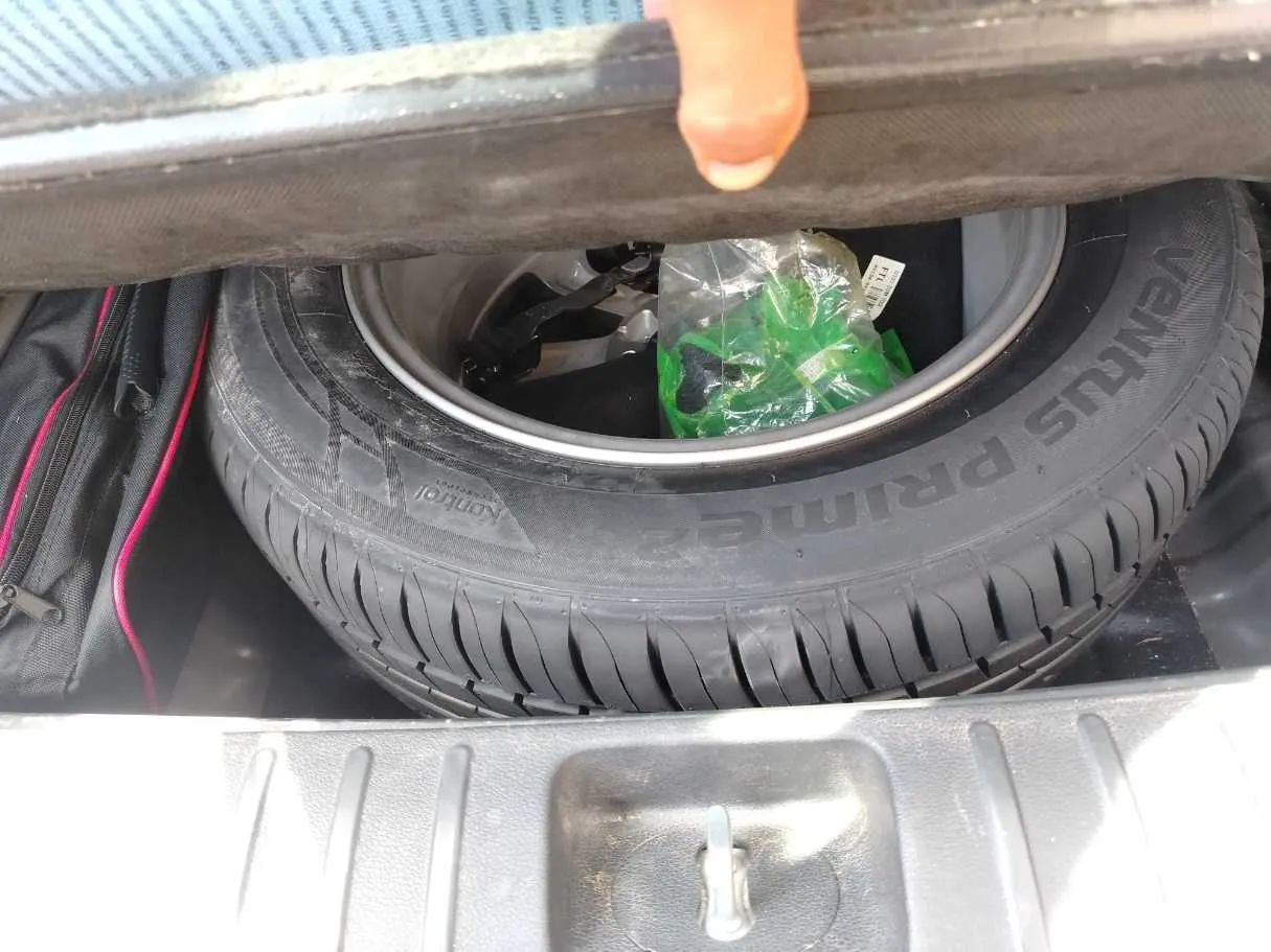 Car image 47