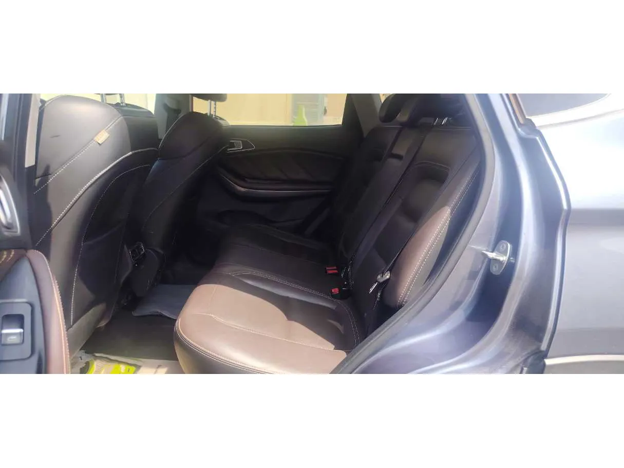 Car image 13