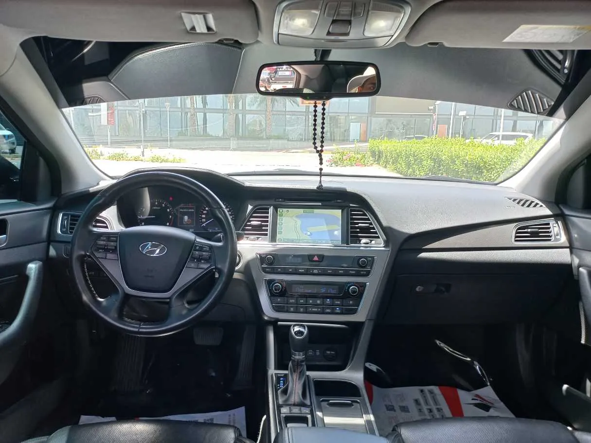 Car image 15