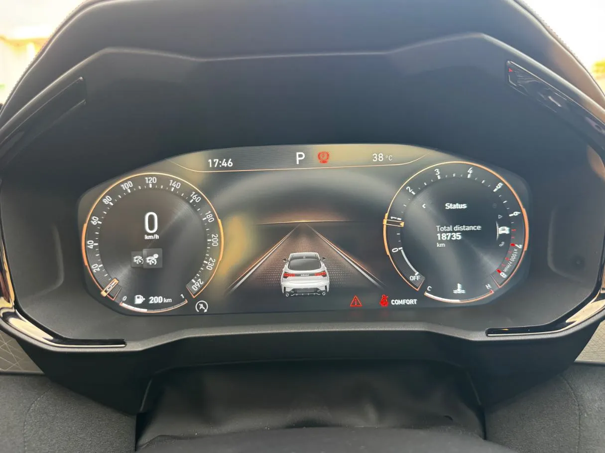 Car image 18