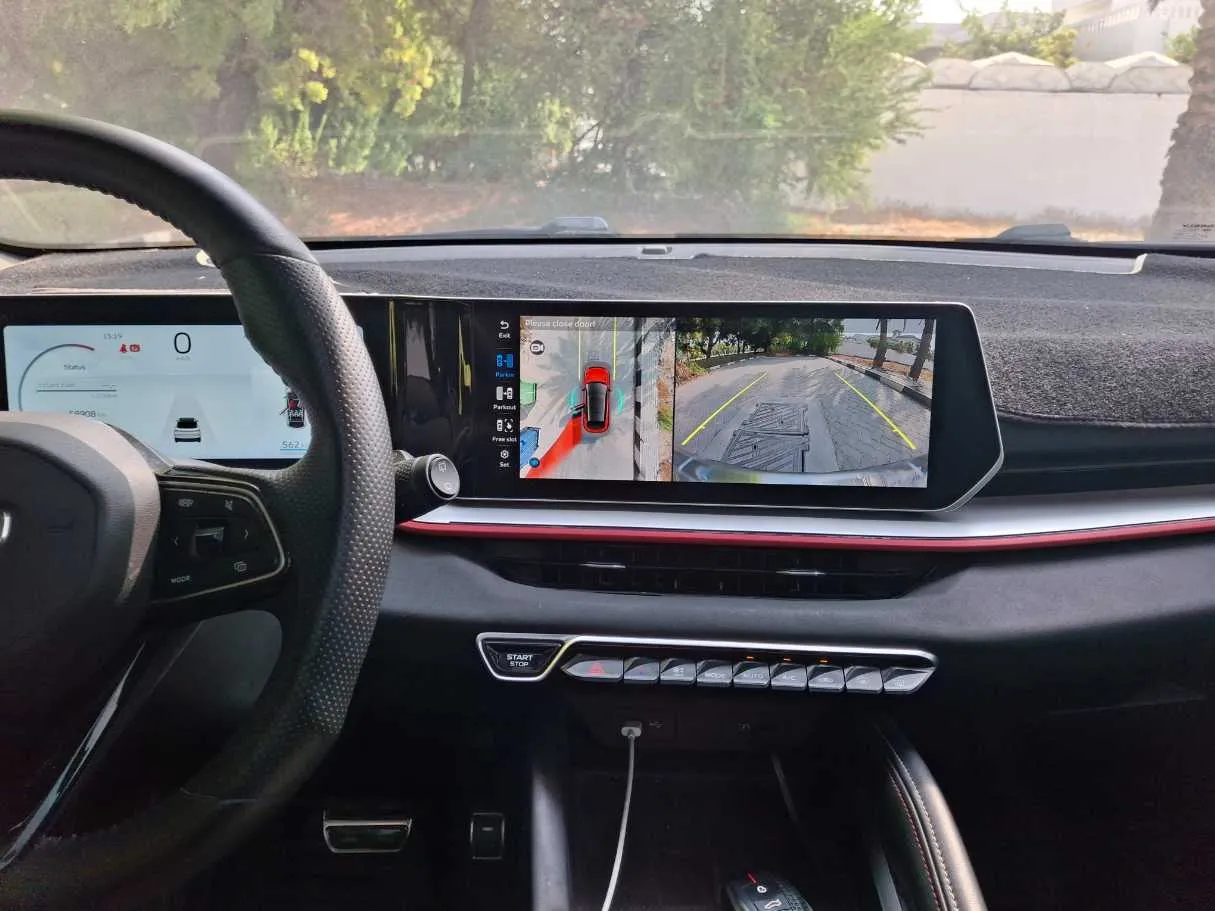 Car image 16