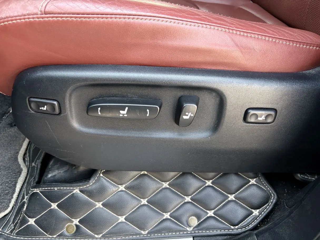 Car image 29
