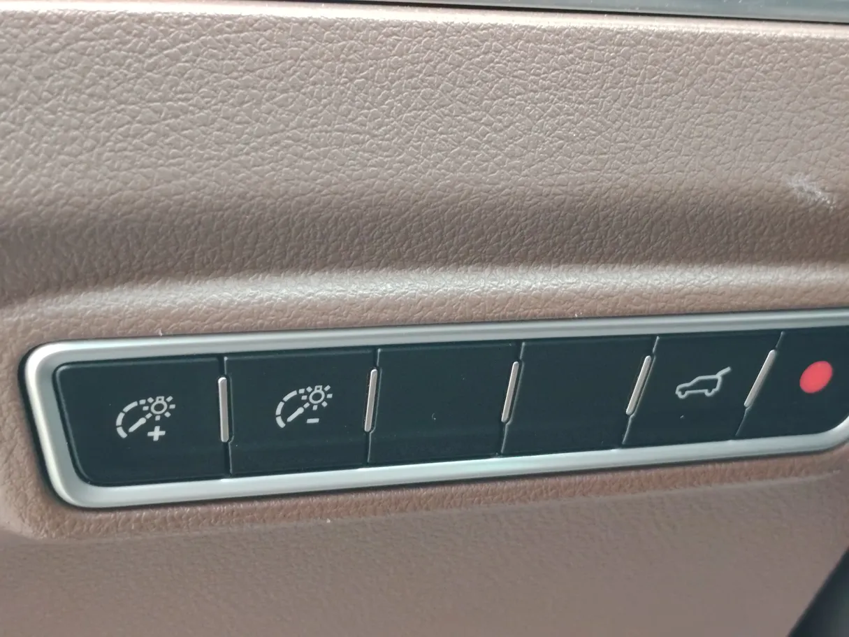 Car image 32