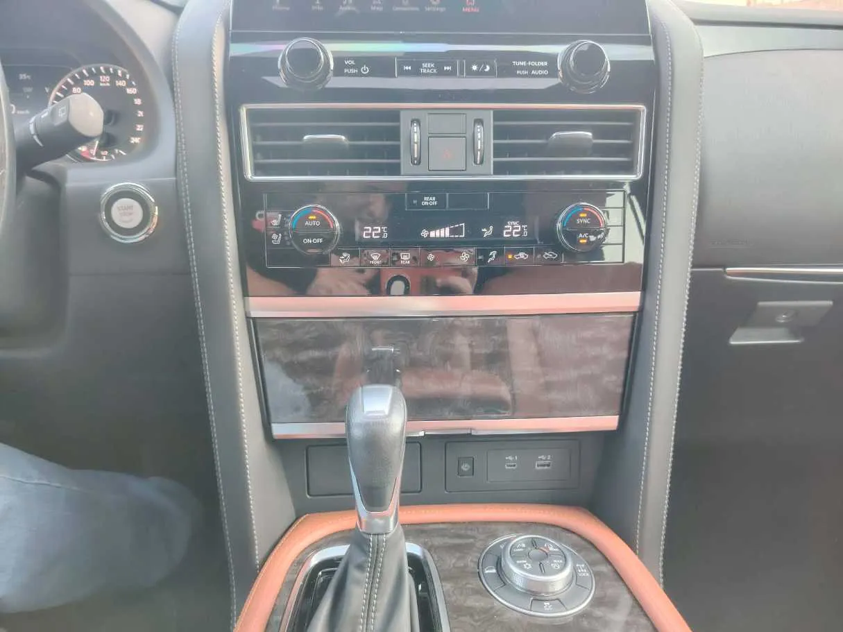 Car image 25