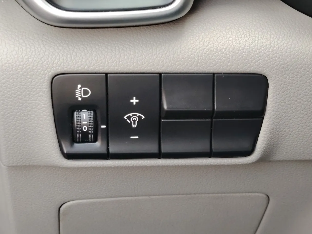 Car image 28