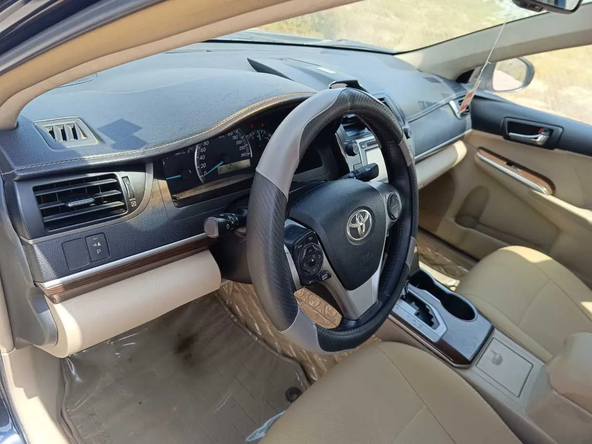 Car image 12