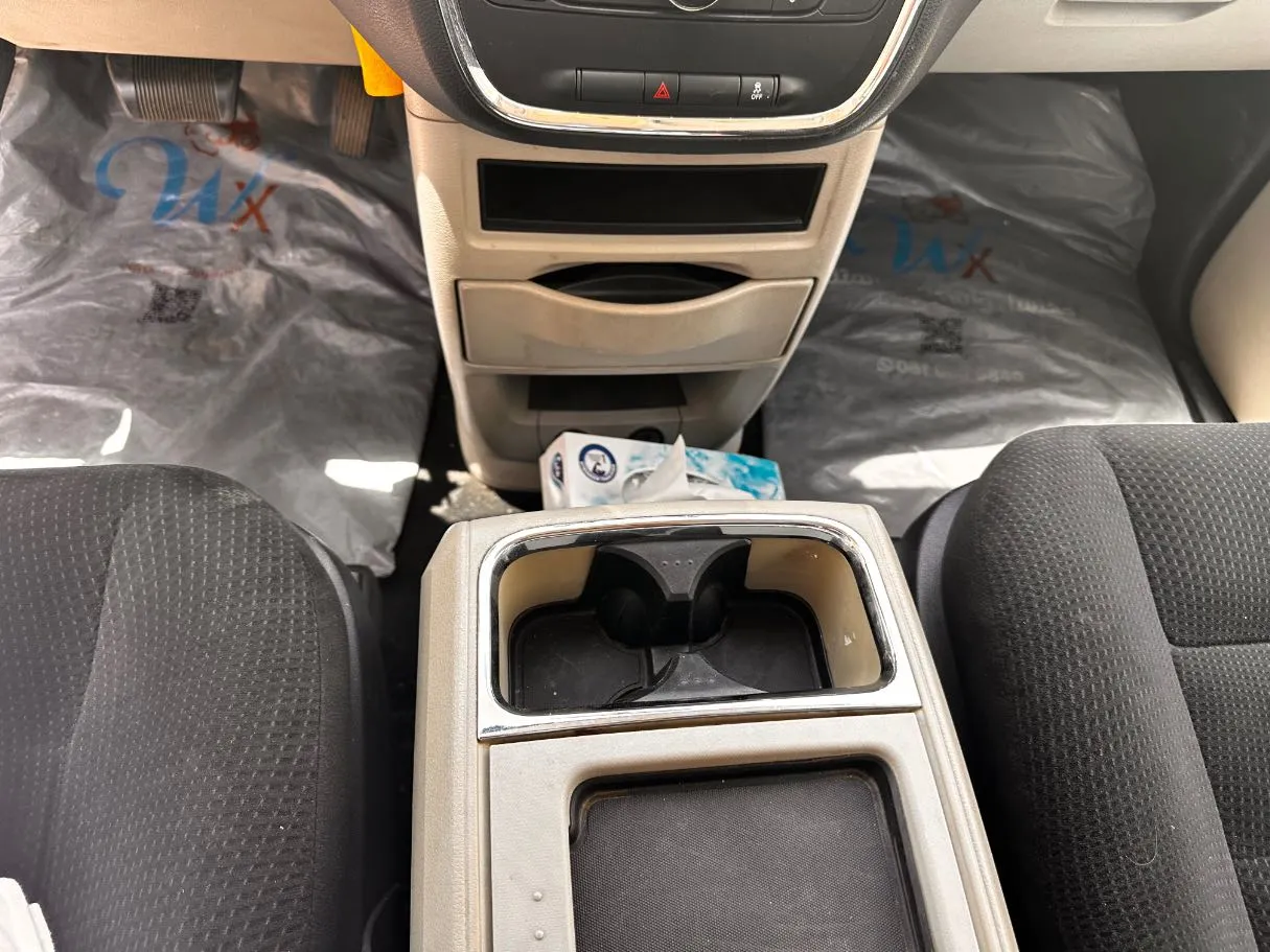 Car image 17