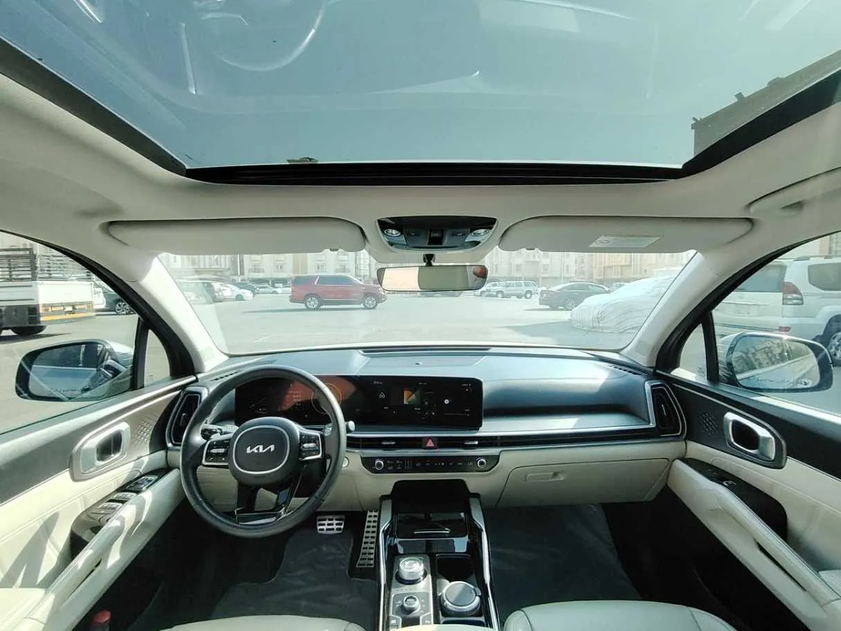 Car image 17