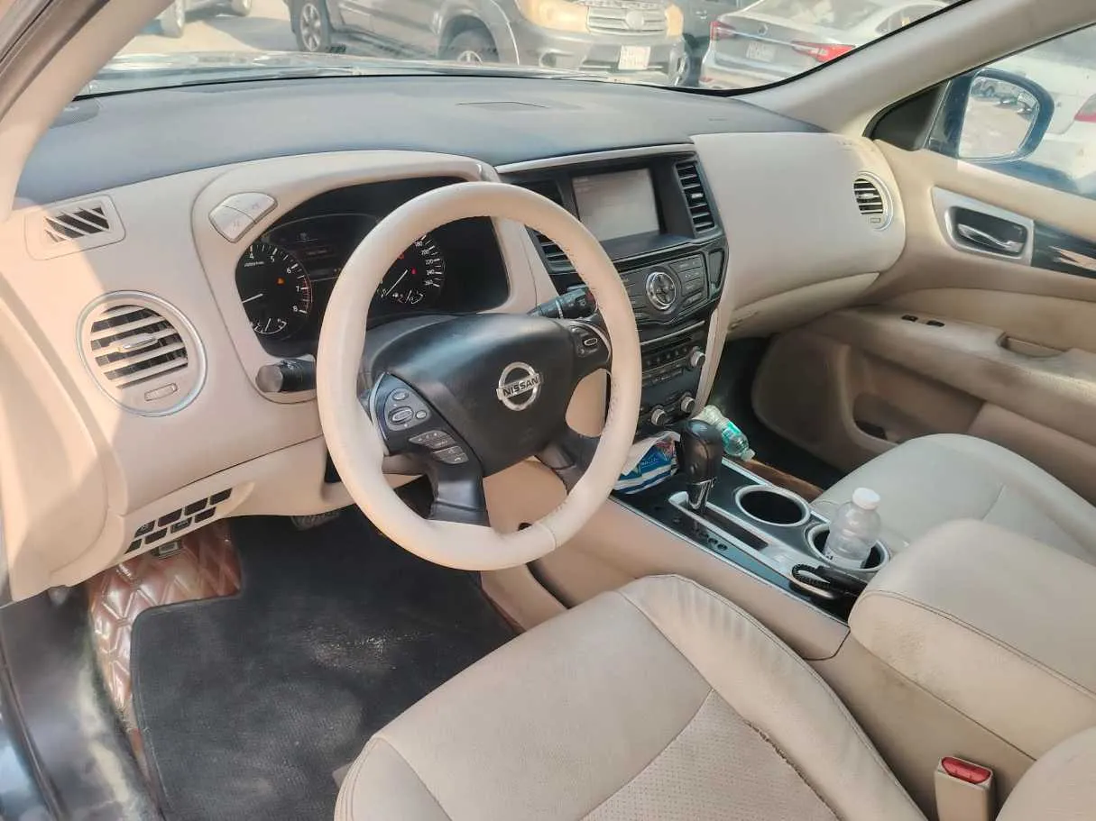 Car image 14