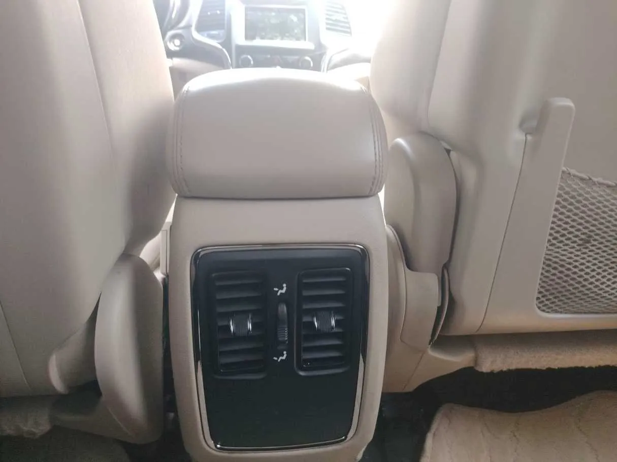 Car image 25