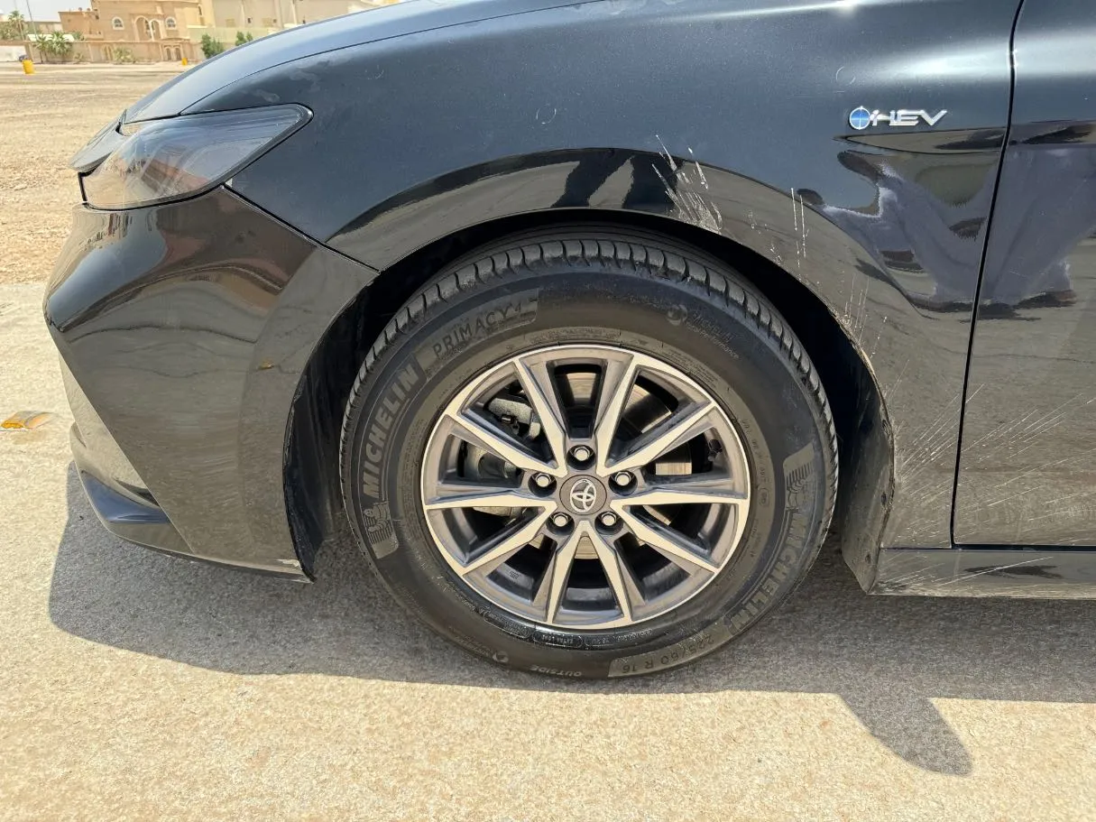 Car image 9