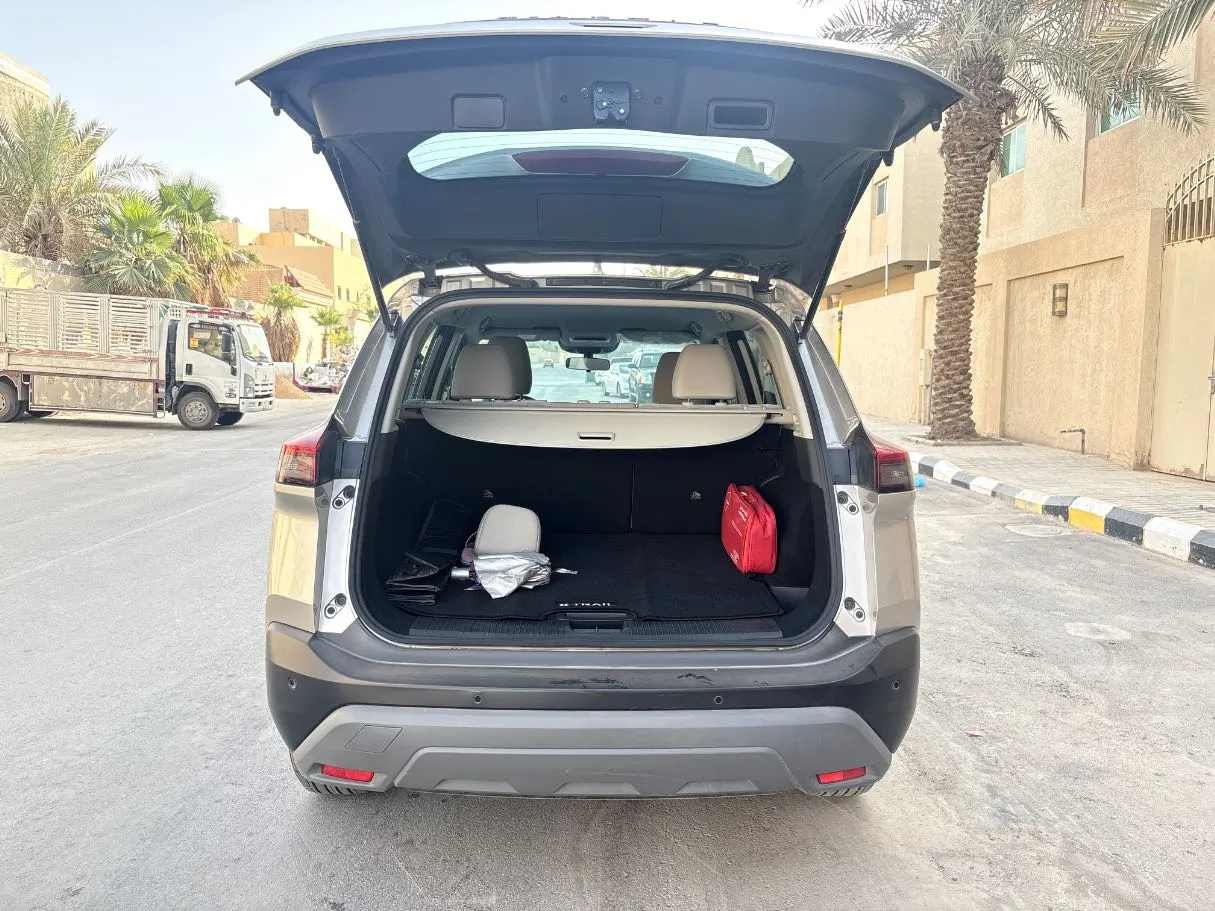 Car image 24