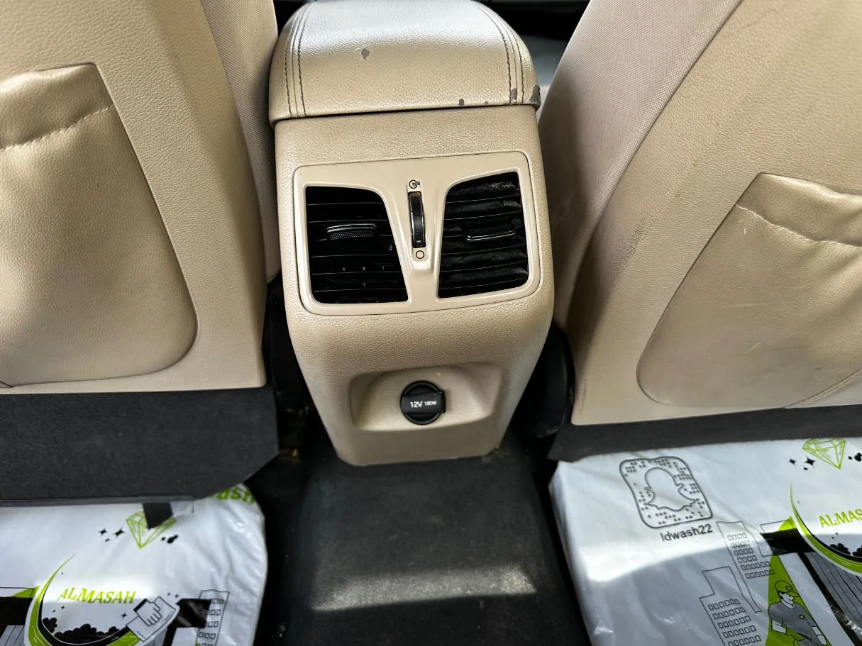Car image 24