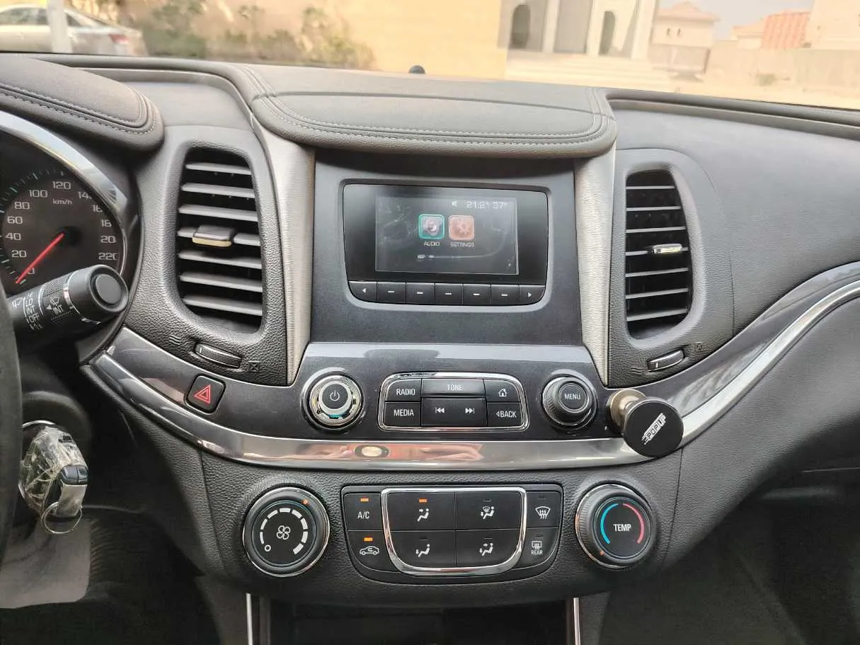 Car image 25
