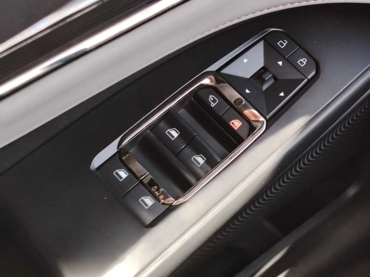Car image 29