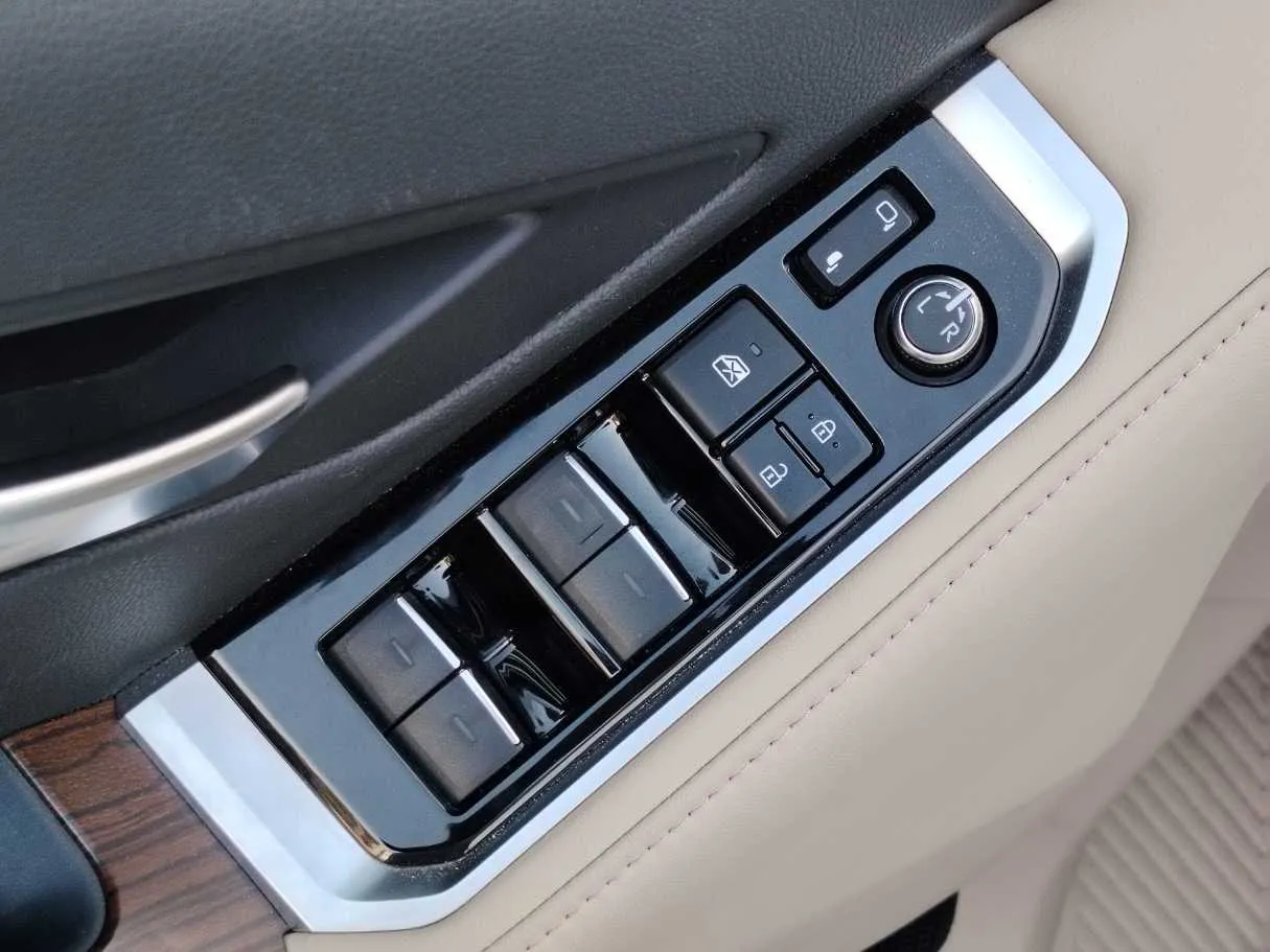 Car image 36