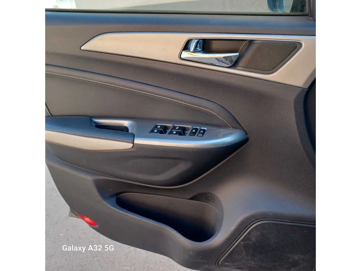 Car image 28