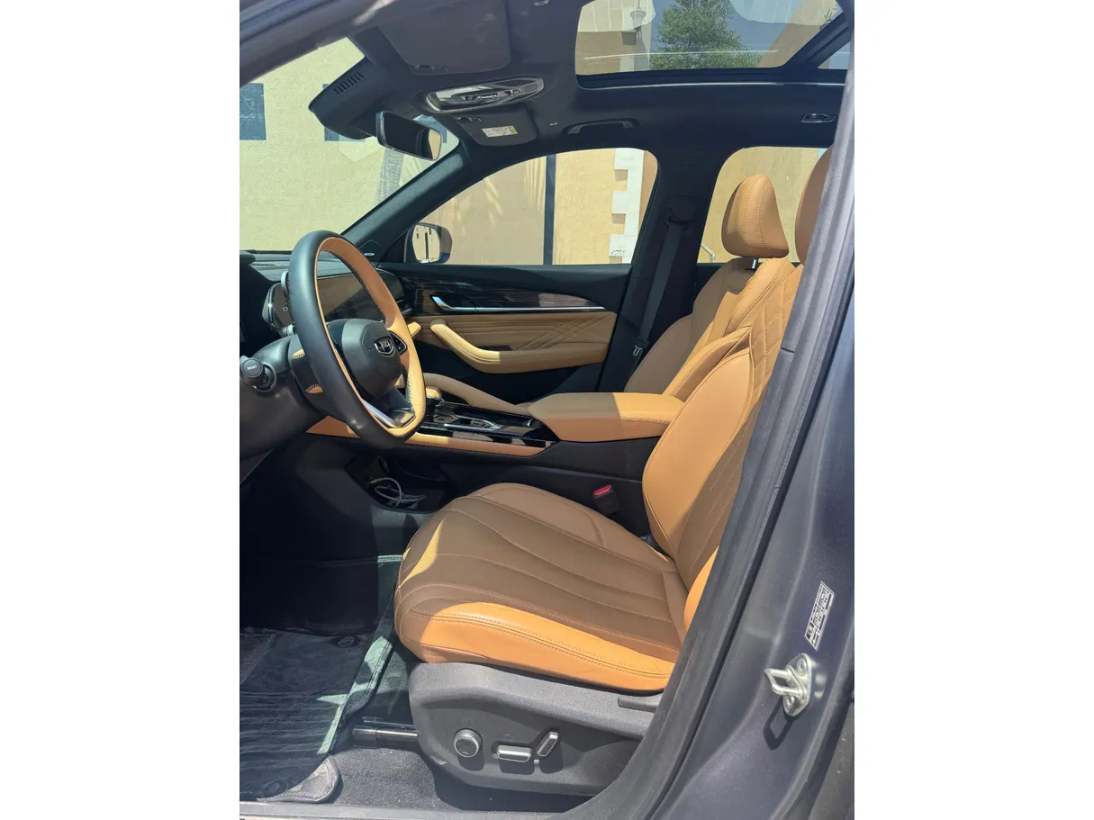 Car image 11