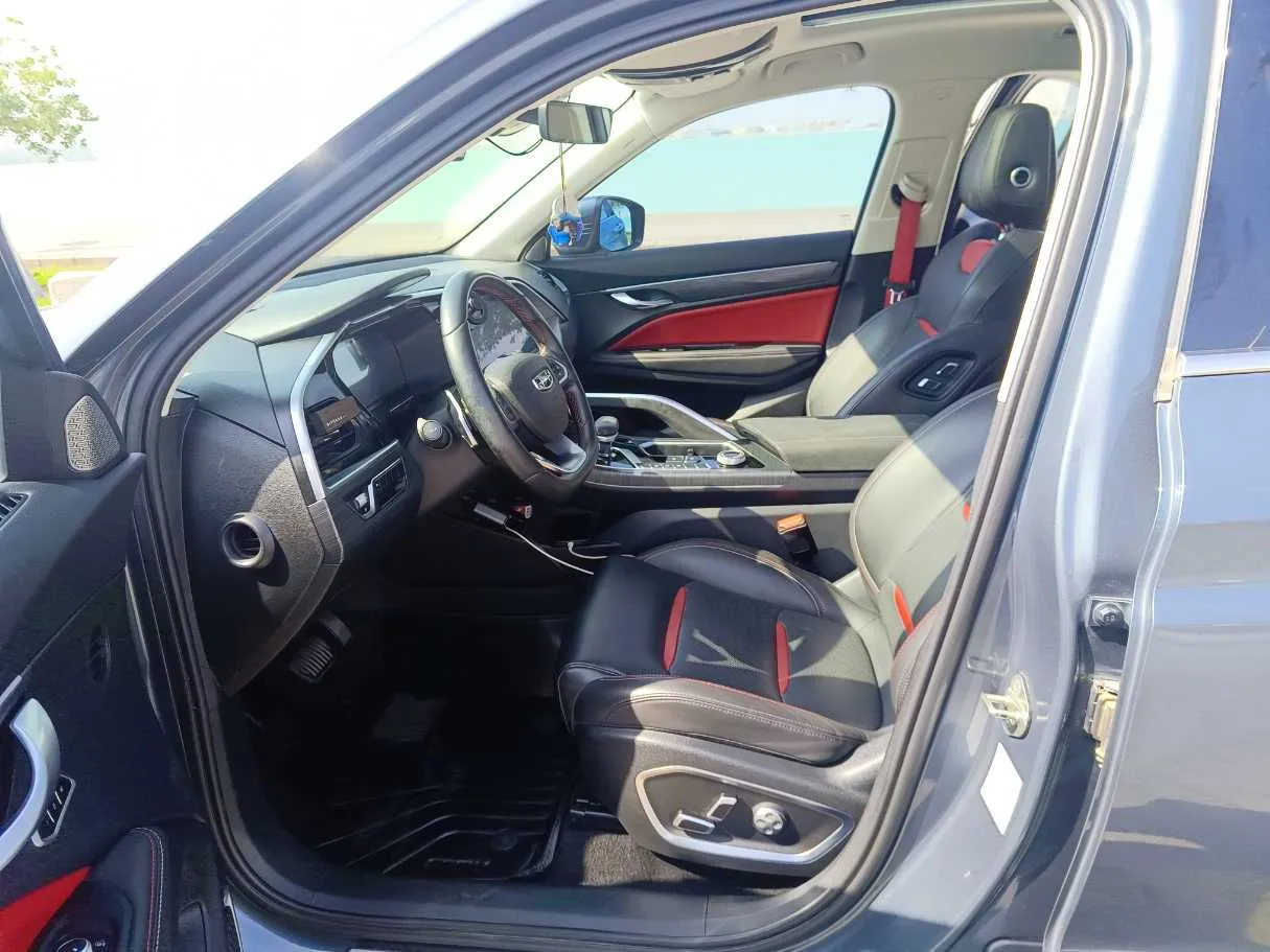Car image 14