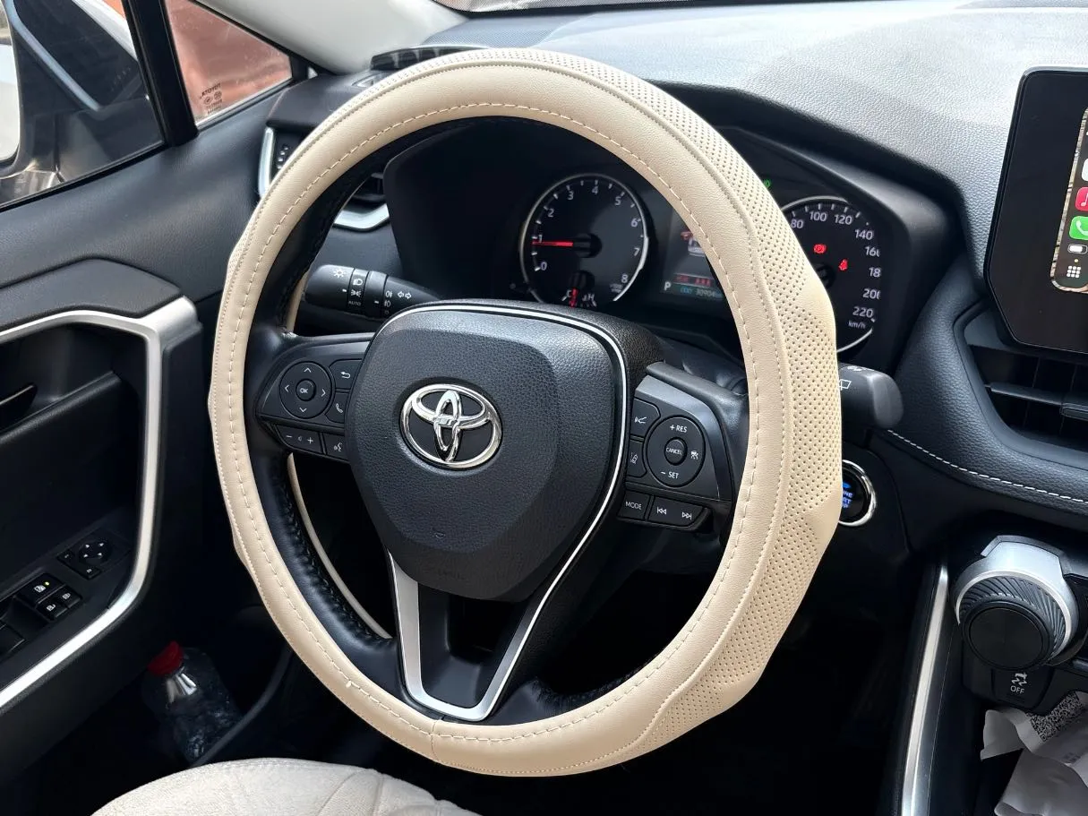 Car image 21