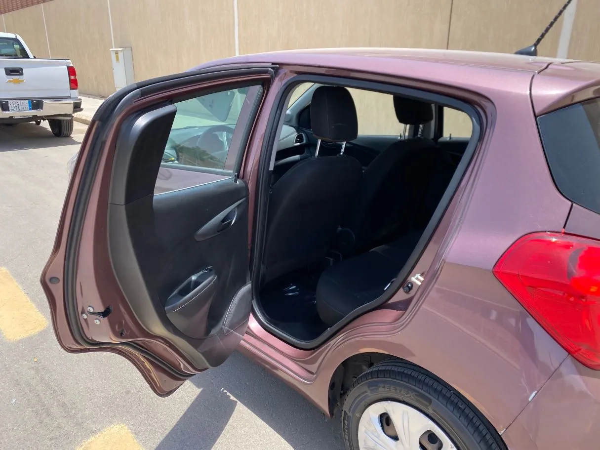 Car image 12
