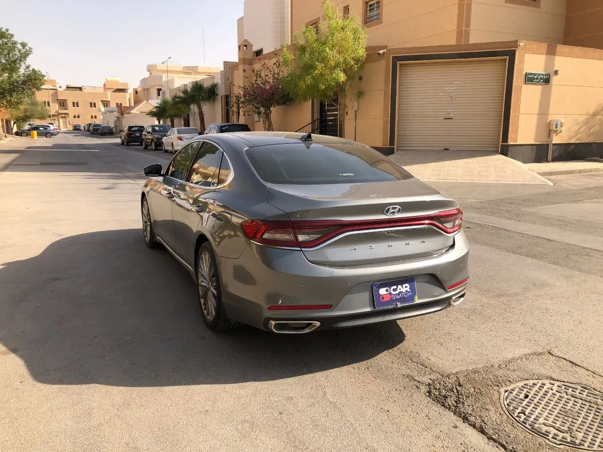 Car image 7