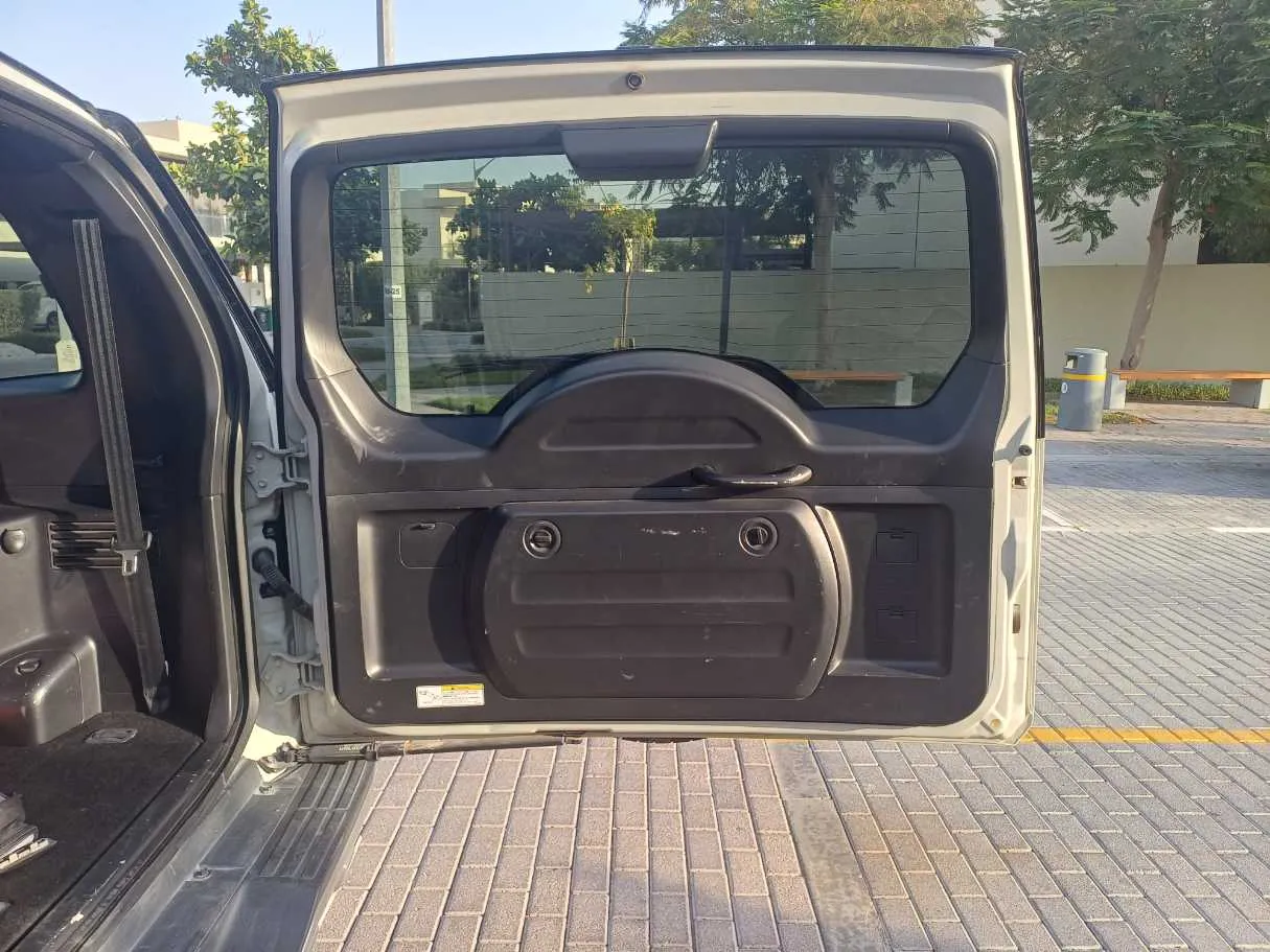 Car image 23