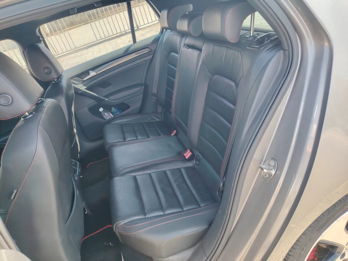Car image 17