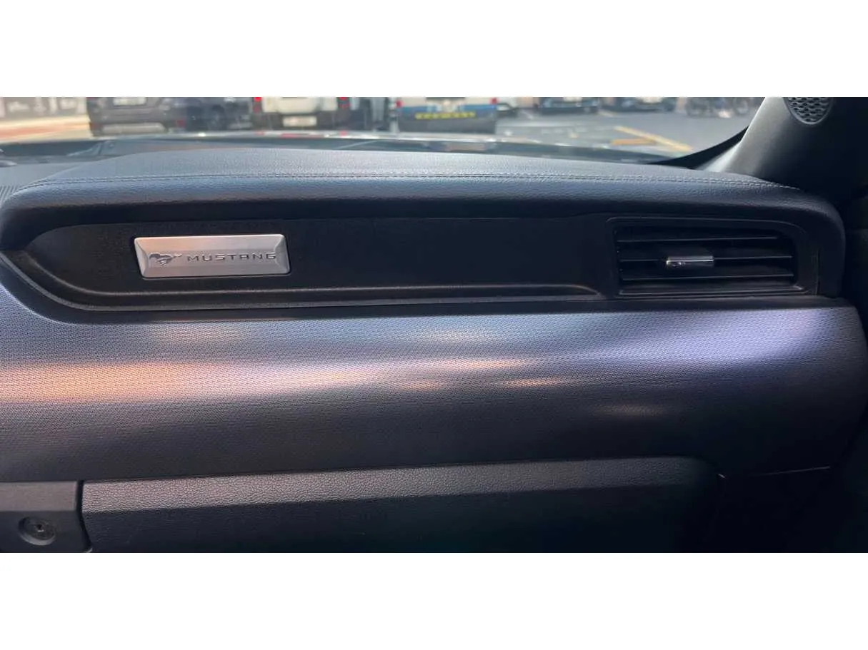 Car image 32