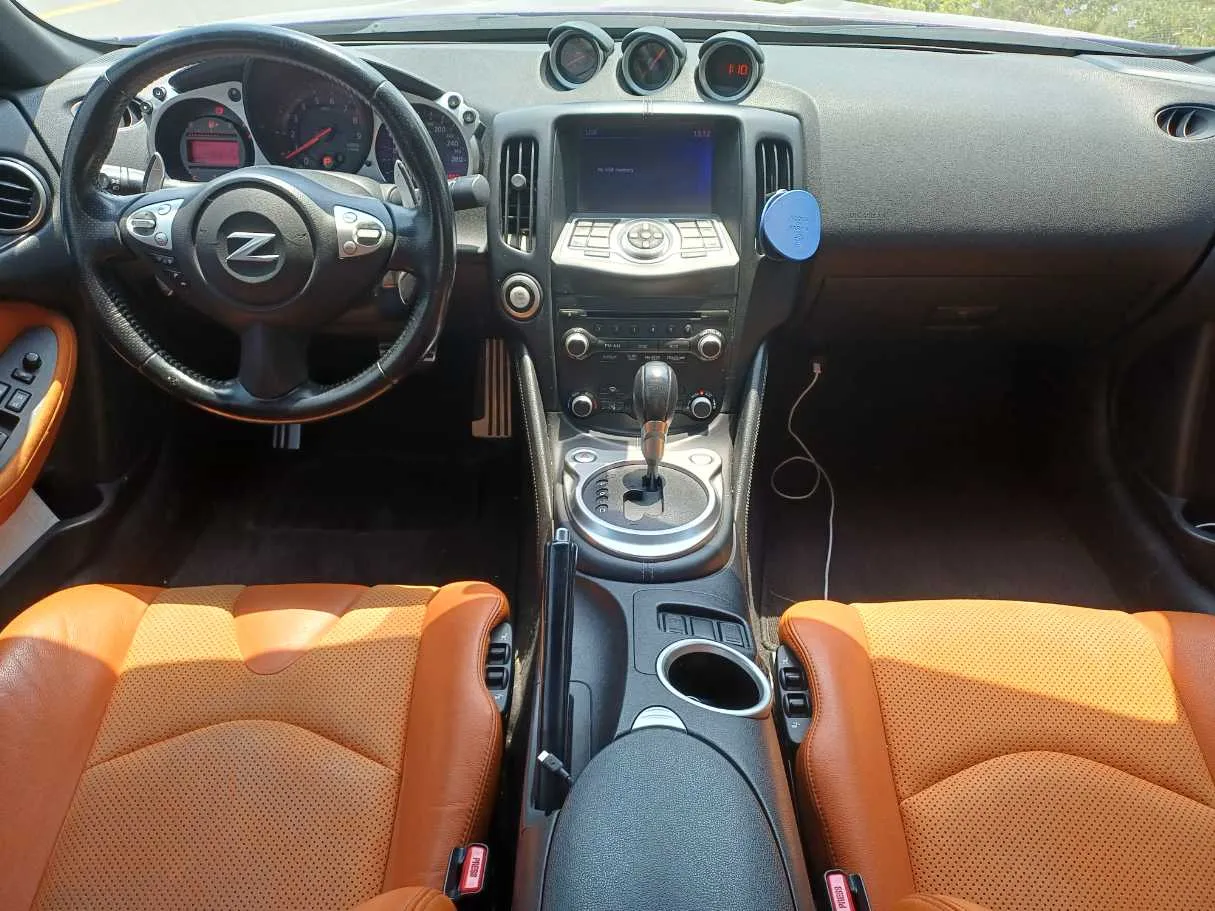 Car image 14