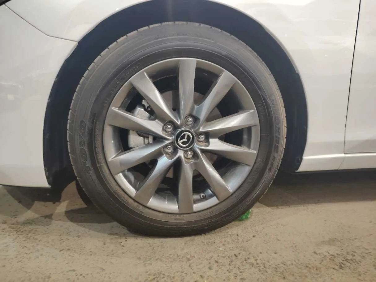 Car image 10