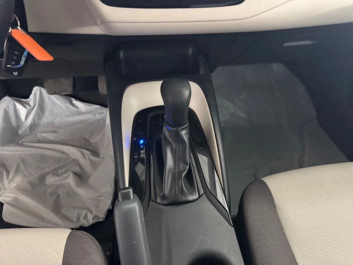 Car image 14