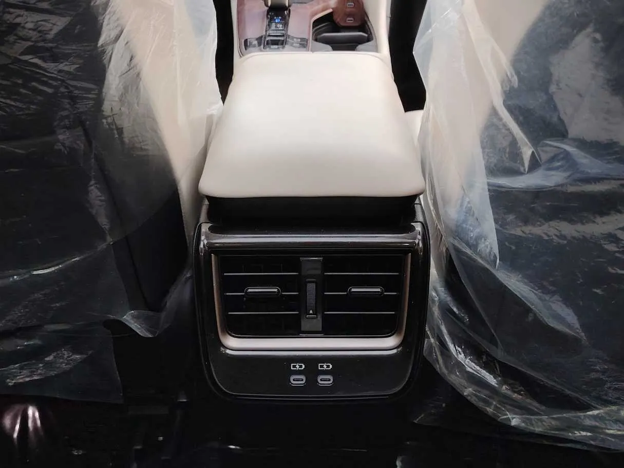Car image 31