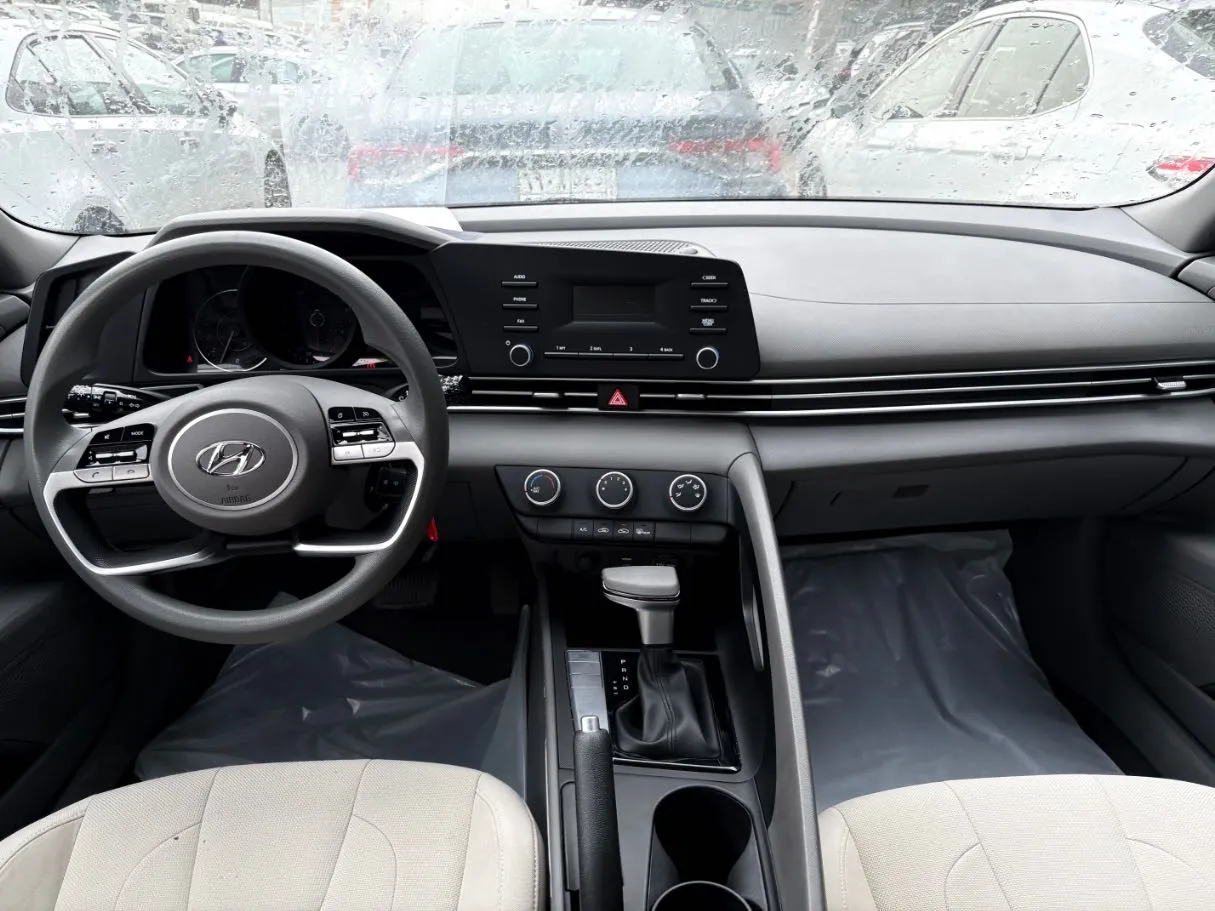 Car image 17