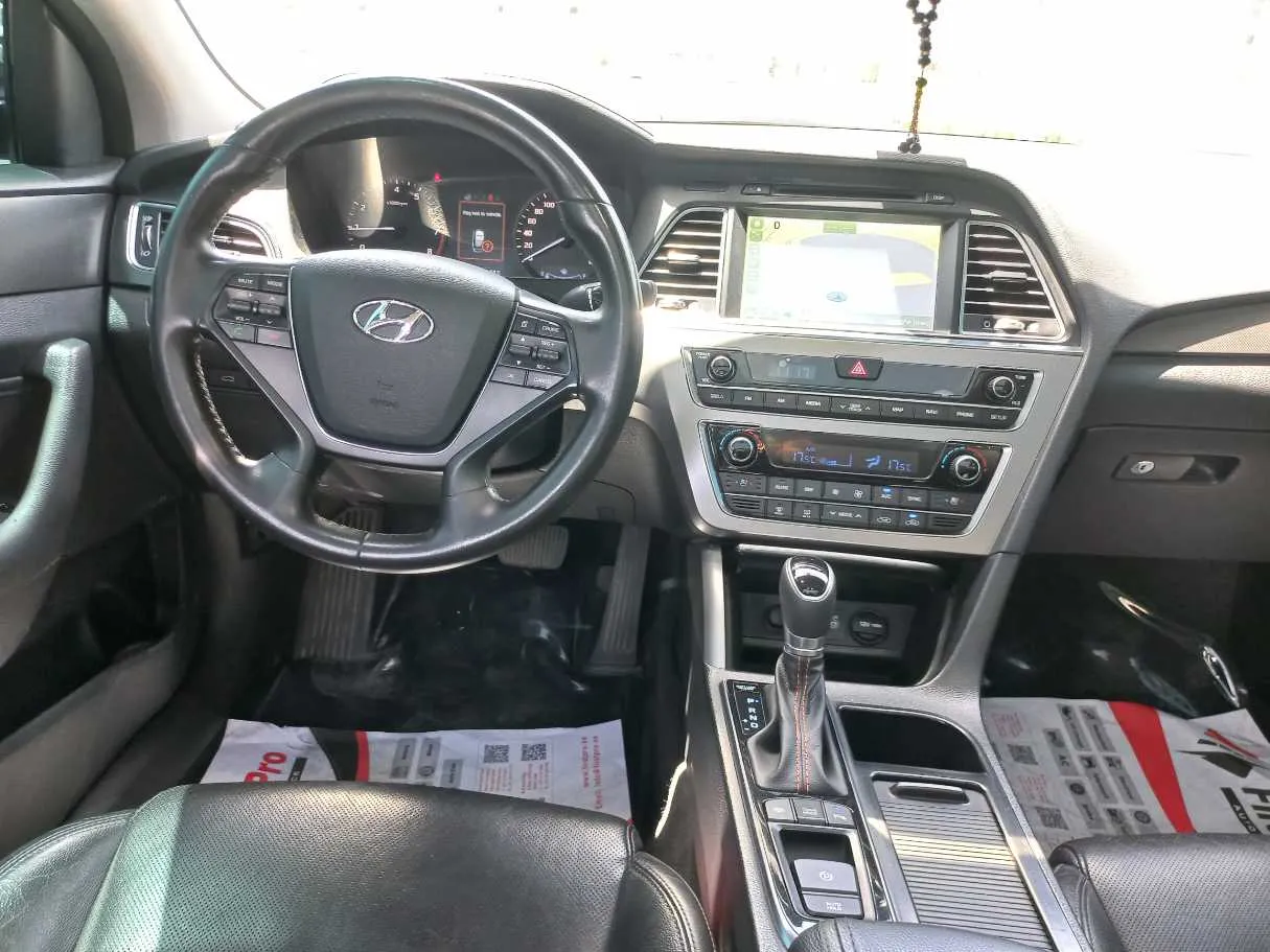 Car image 16
