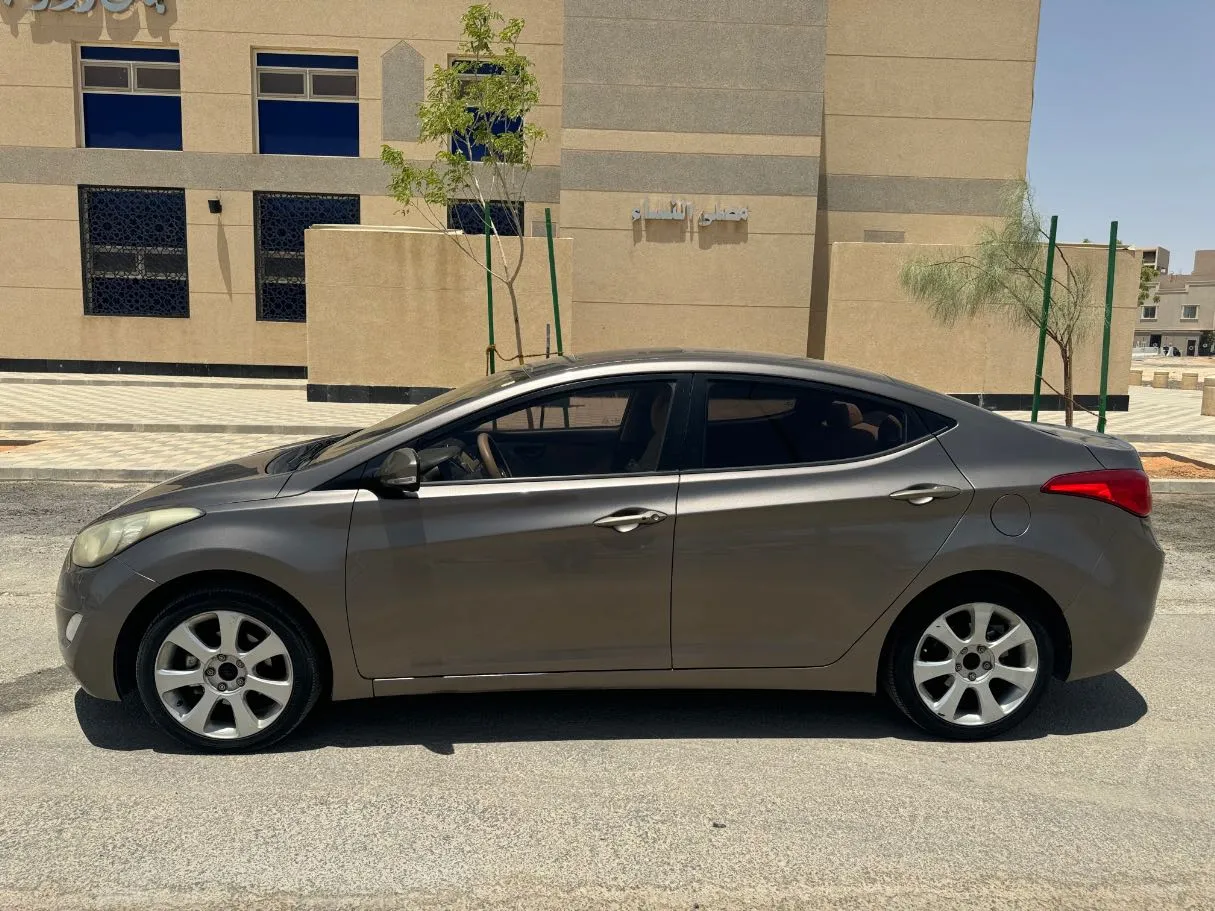 Car image 8