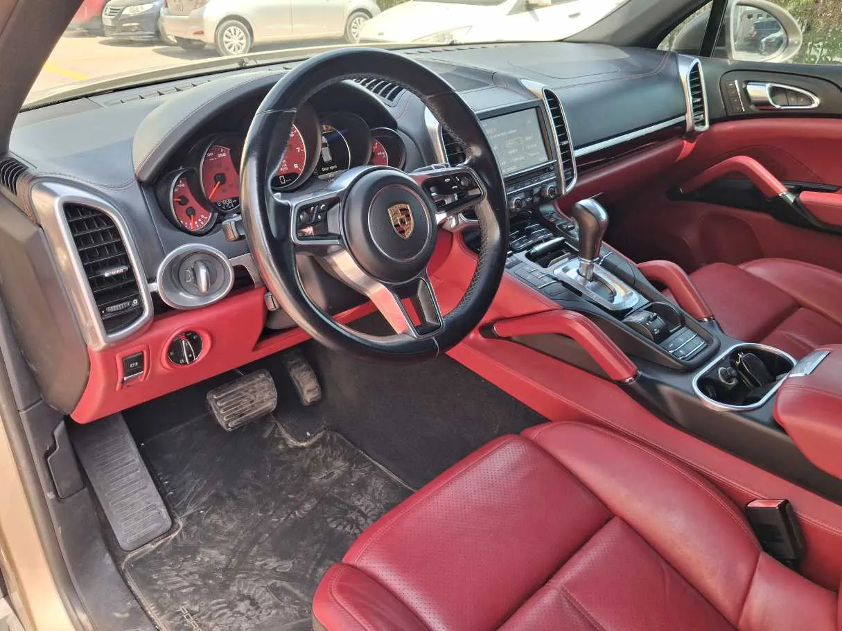 Car image 11