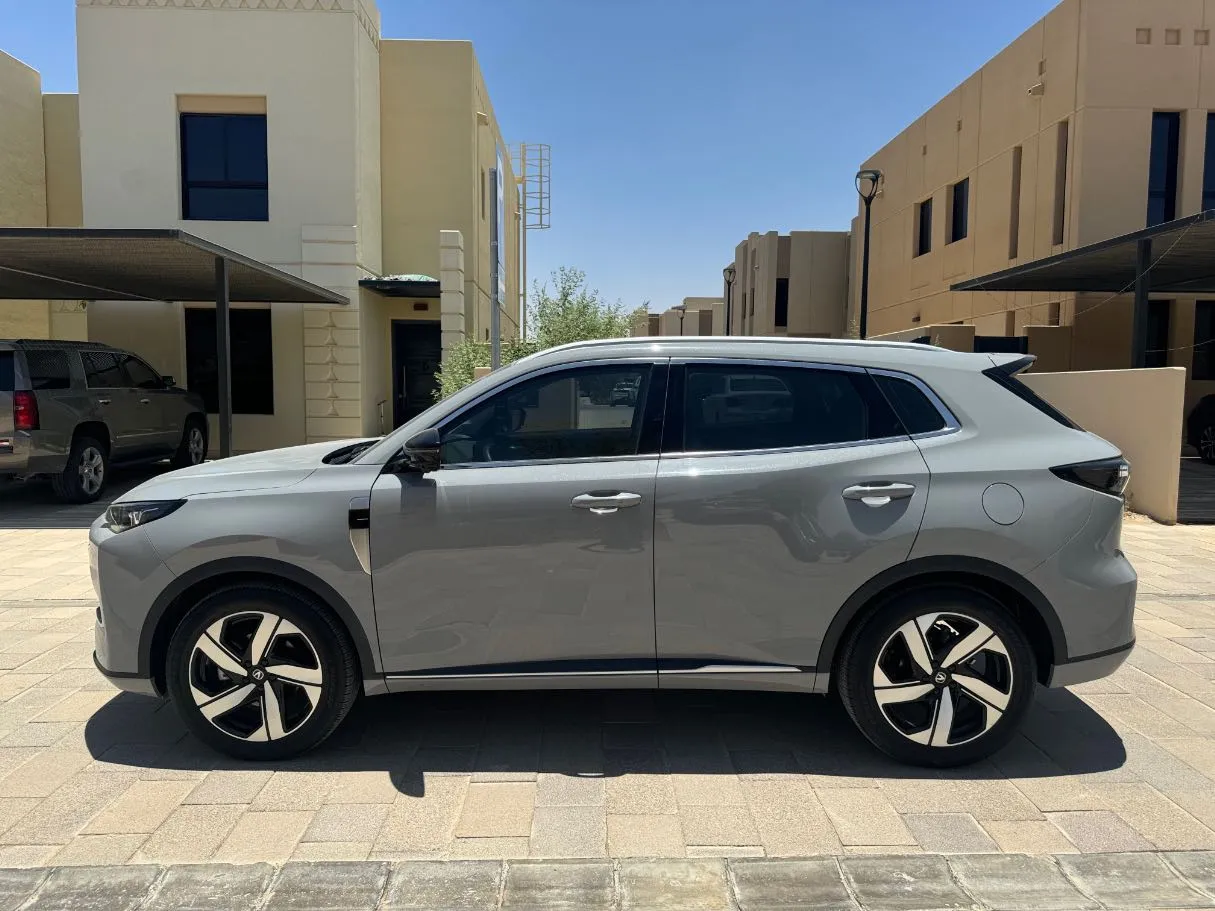 Car image 8