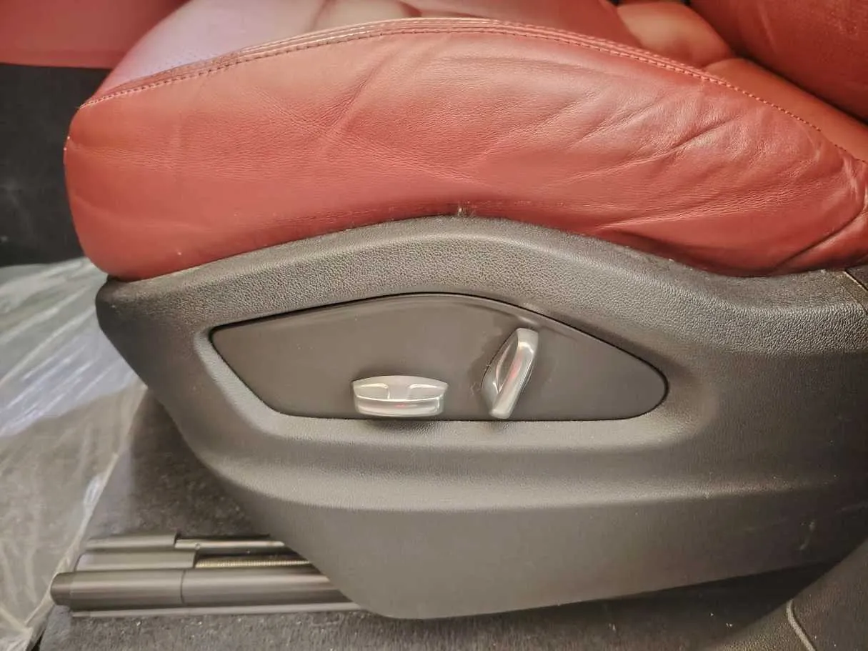 Car image 38