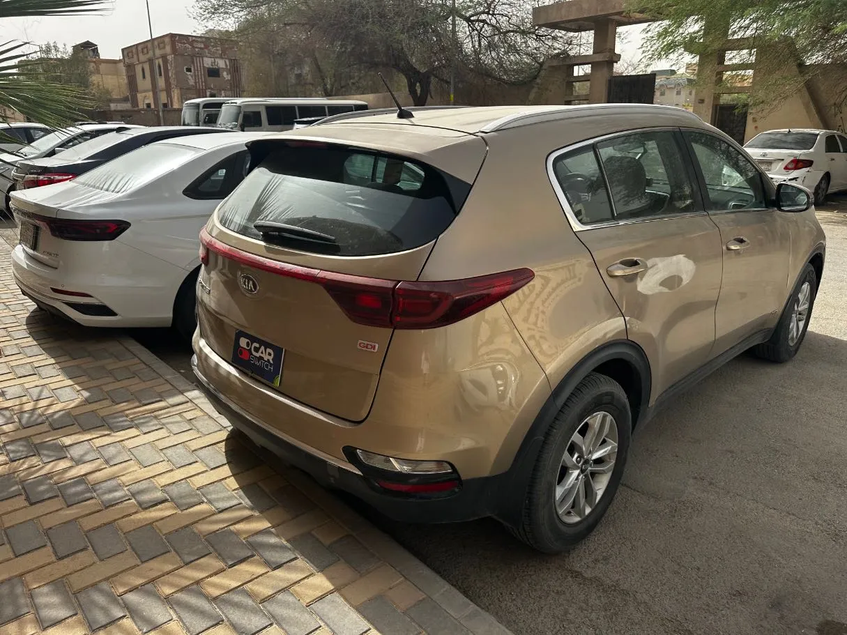 Car image 5