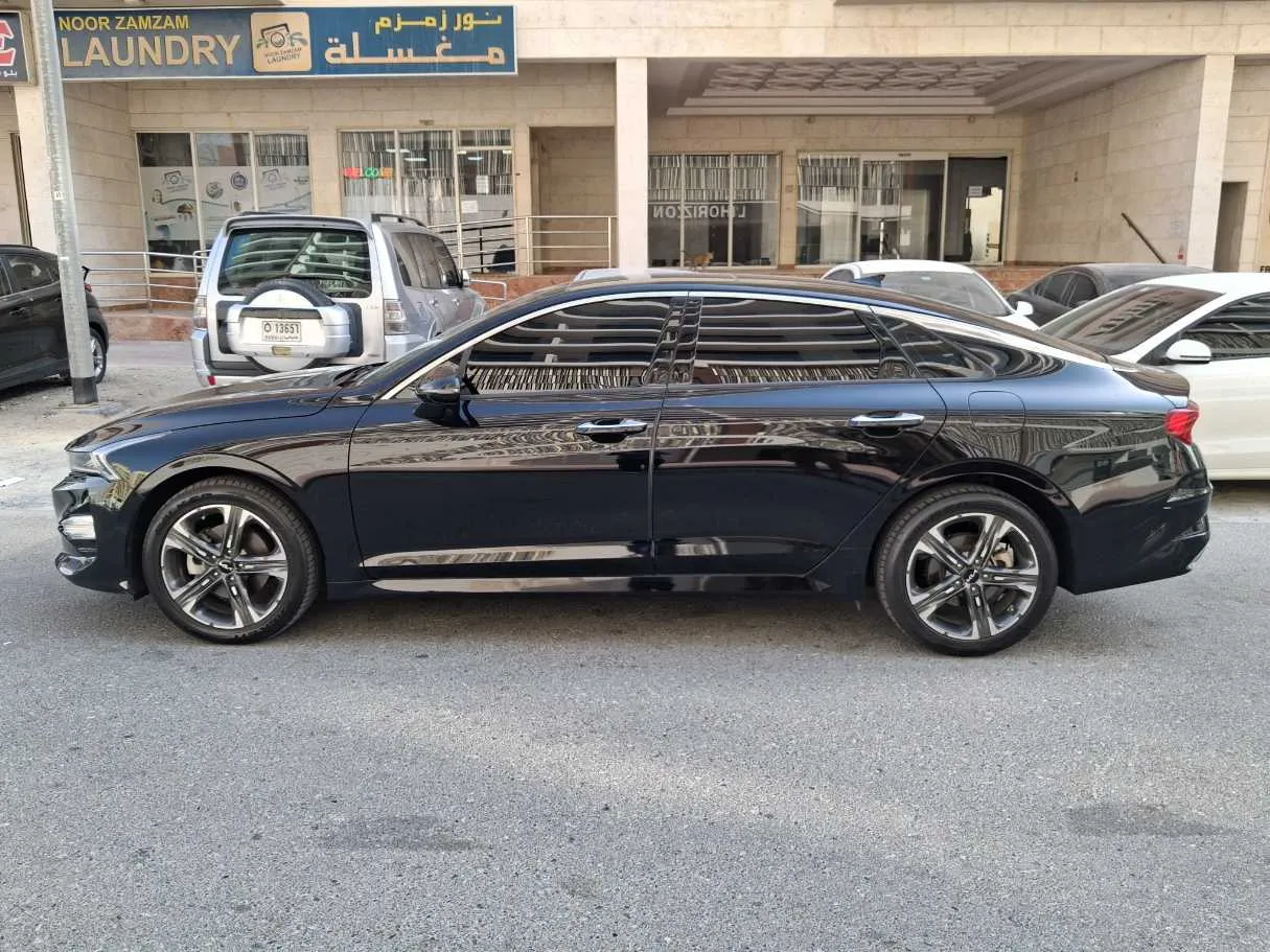 Car image 8