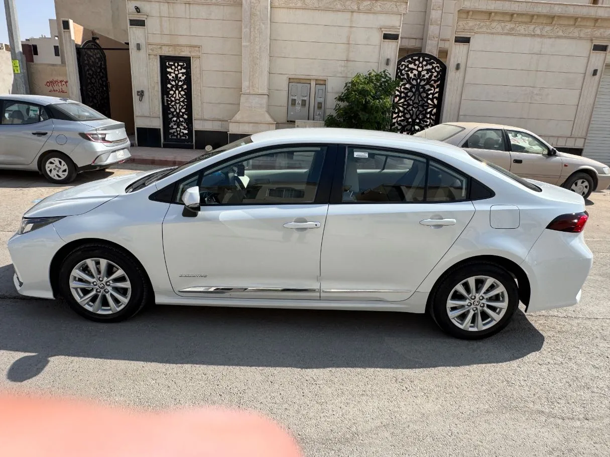 Car image 8