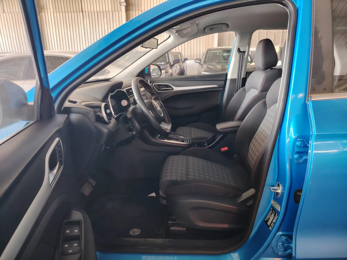 Car image 13