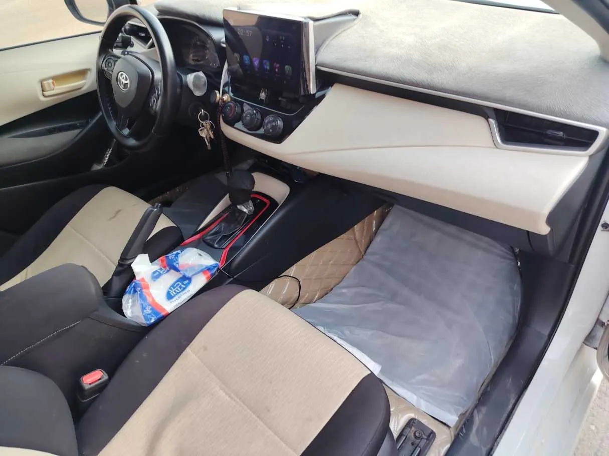 Car image 14
