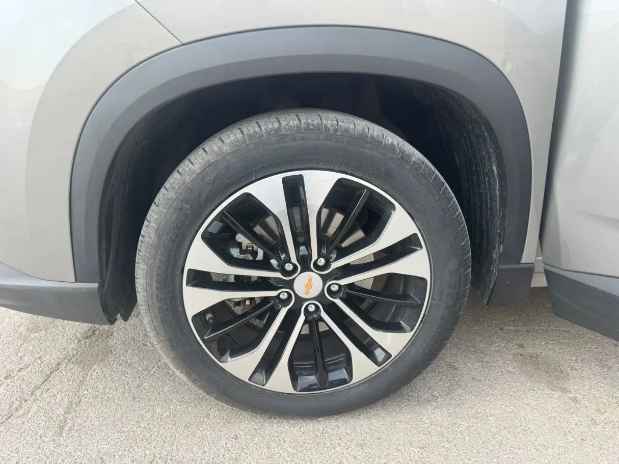 Car image 9