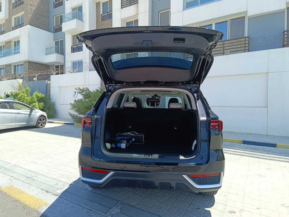 Car image 25